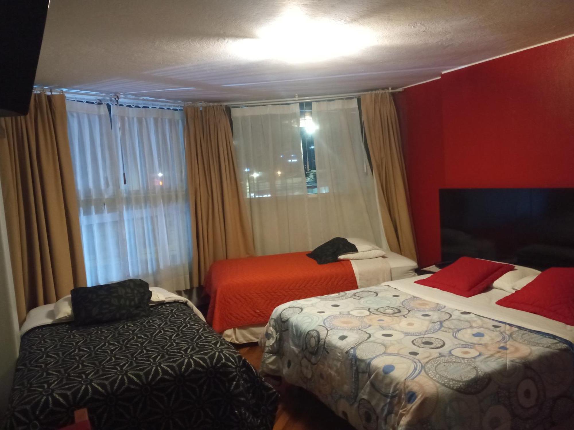 Hostal Capri กีโต ภายนอก รูปภาพ