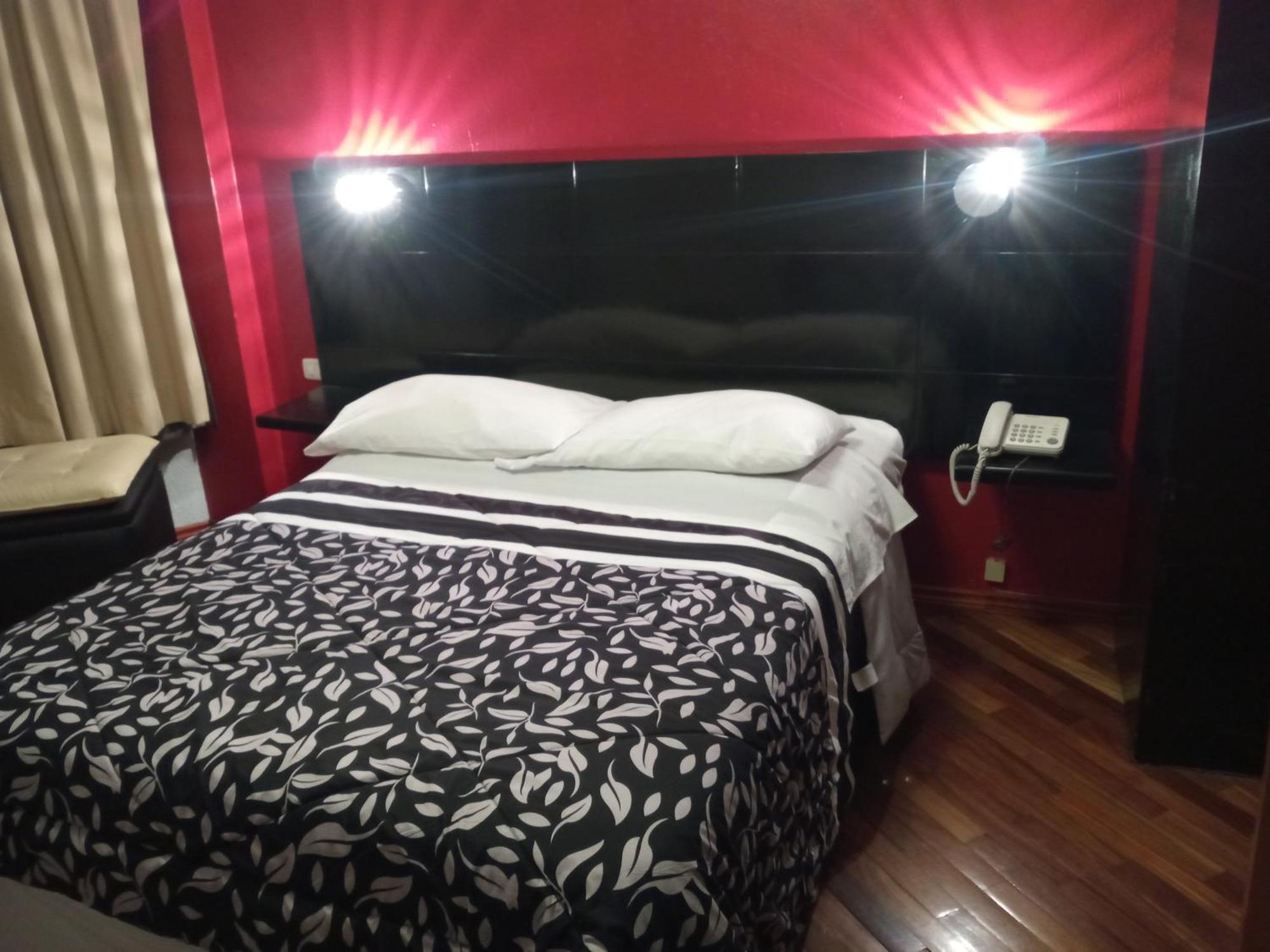 Hostal Capri กีโต ภายนอก รูปภาพ