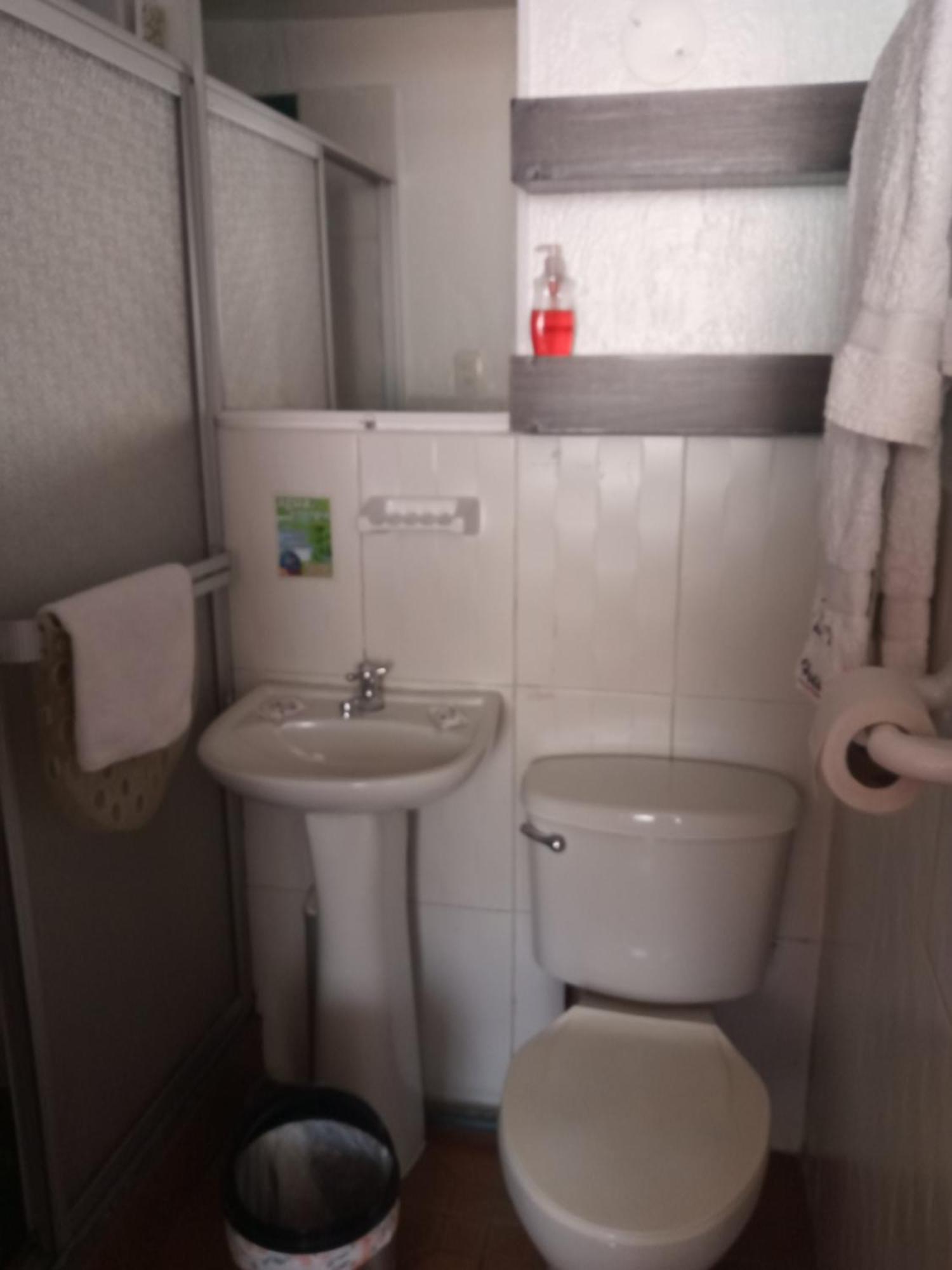 Hostal Capri กีโต ภายนอก รูปภาพ