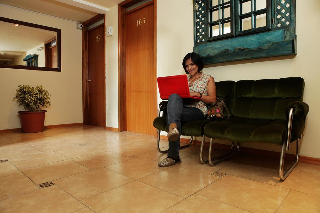 Hostal Capri กีโต ภายนอก รูปภาพ