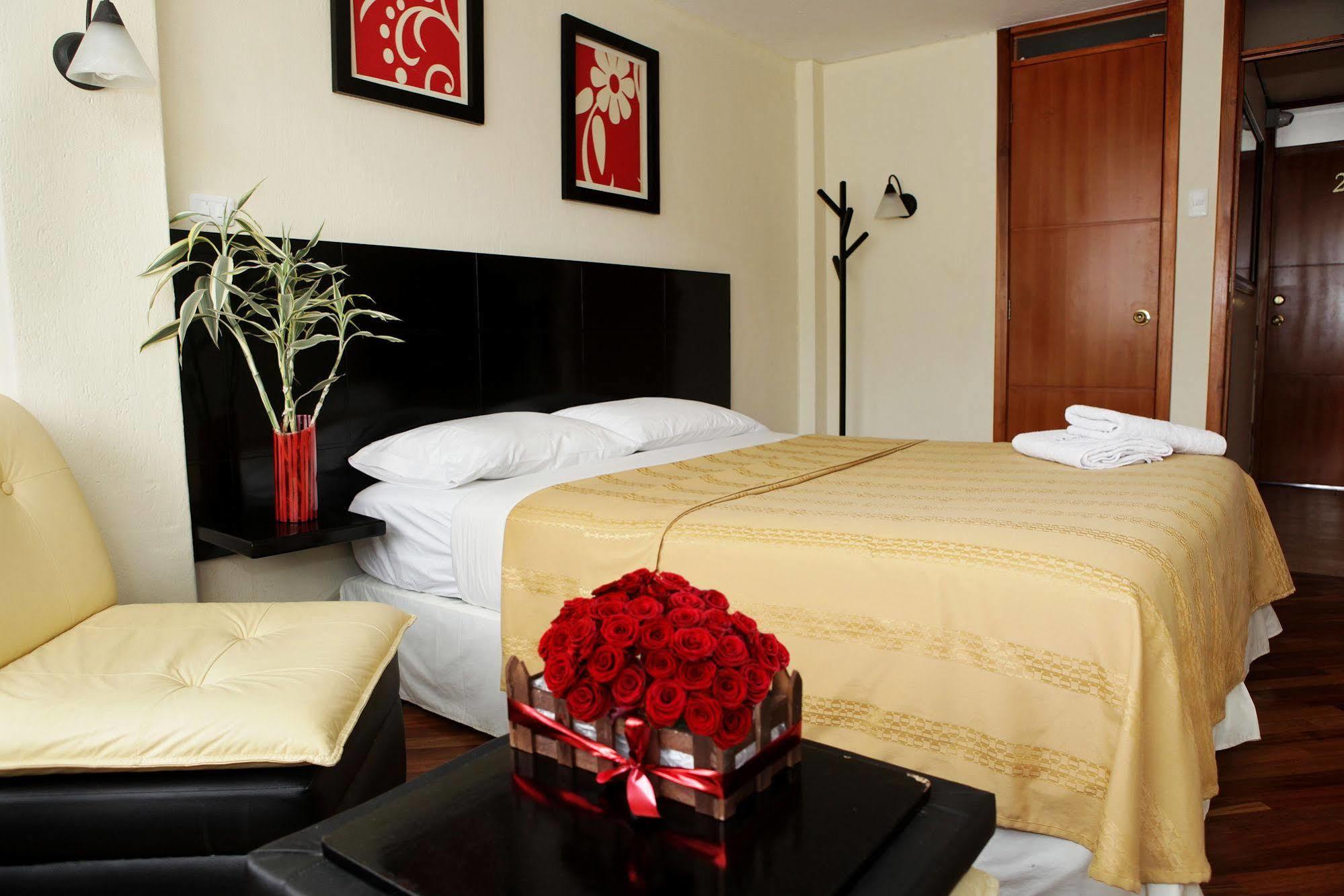 Hostal Capri กีโต ภายนอก รูปภาพ