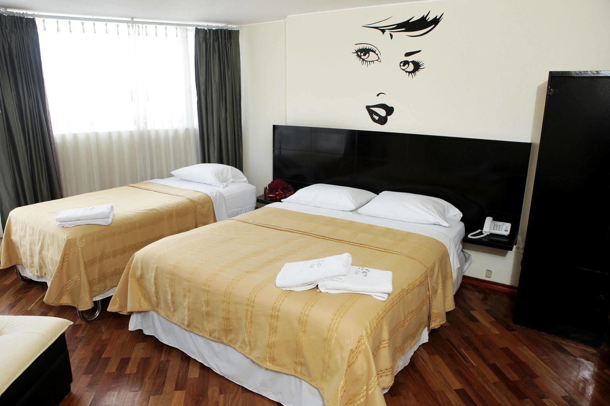 Hostal Capri กีโต ภายนอก รูปภาพ