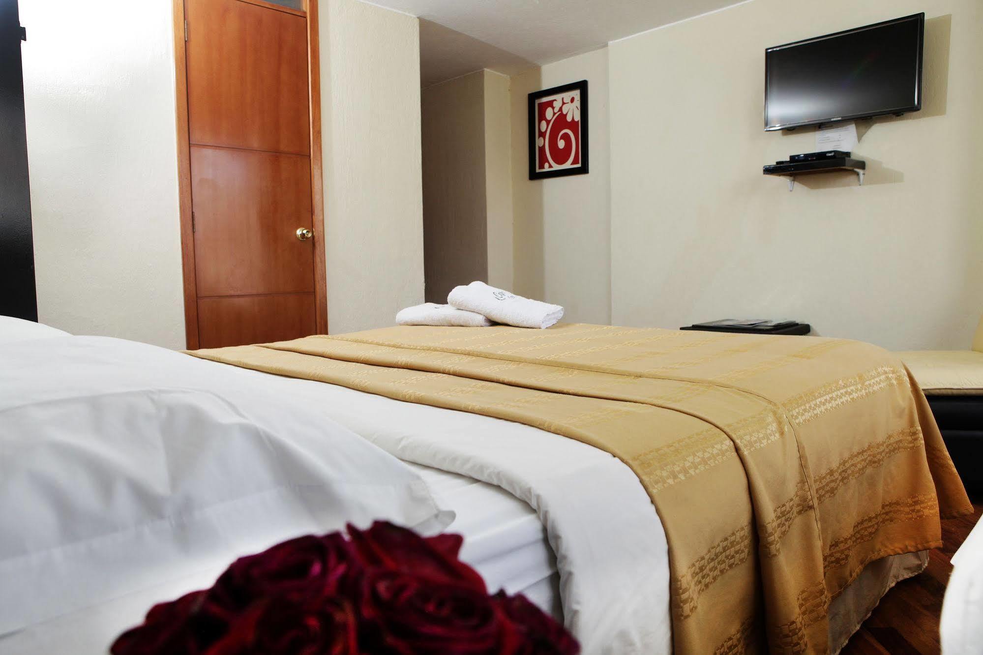 Hostal Capri กีโต ภายนอก รูปภาพ