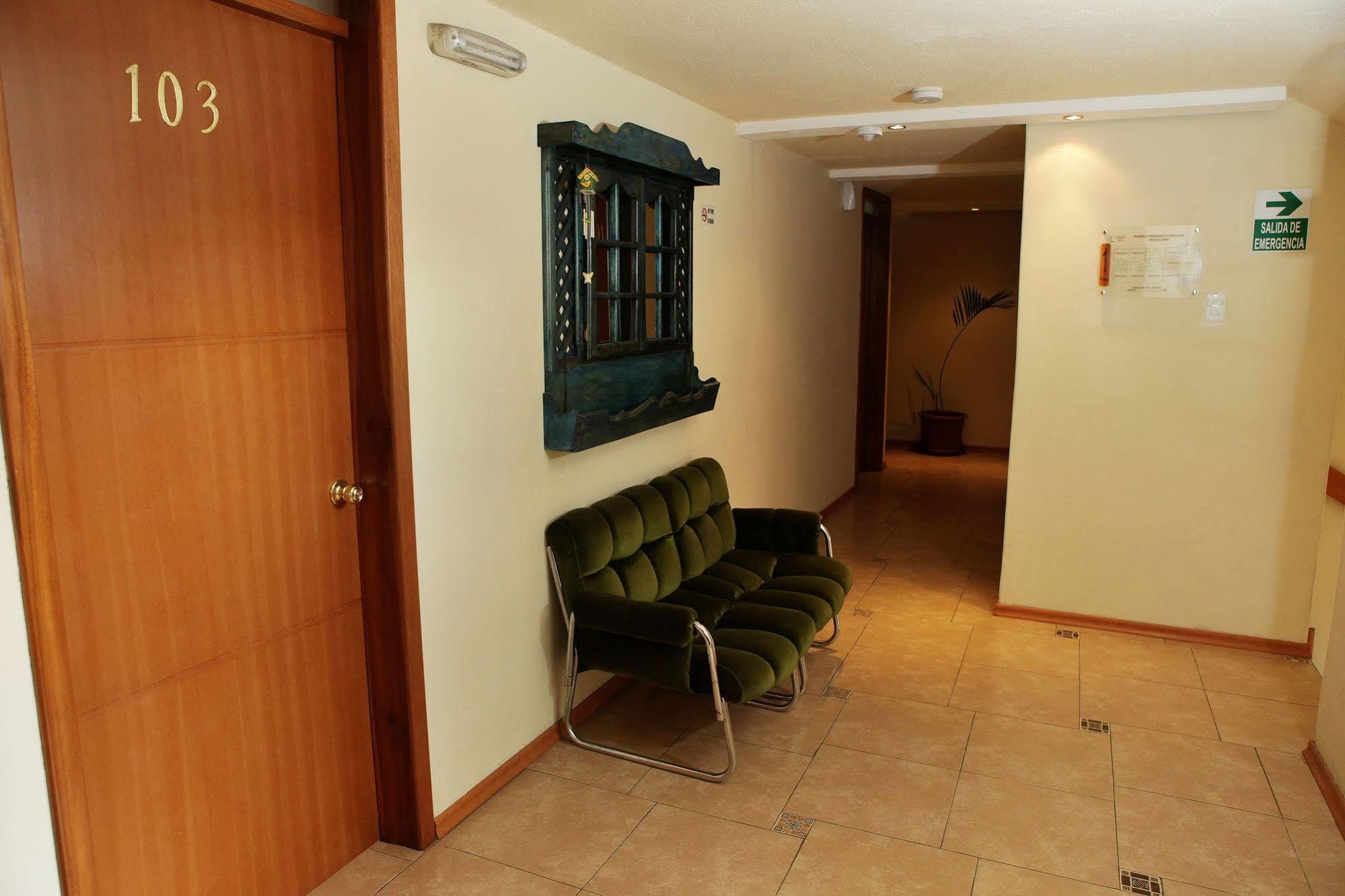 Hostal Capri กีโต ภายนอก รูปภาพ