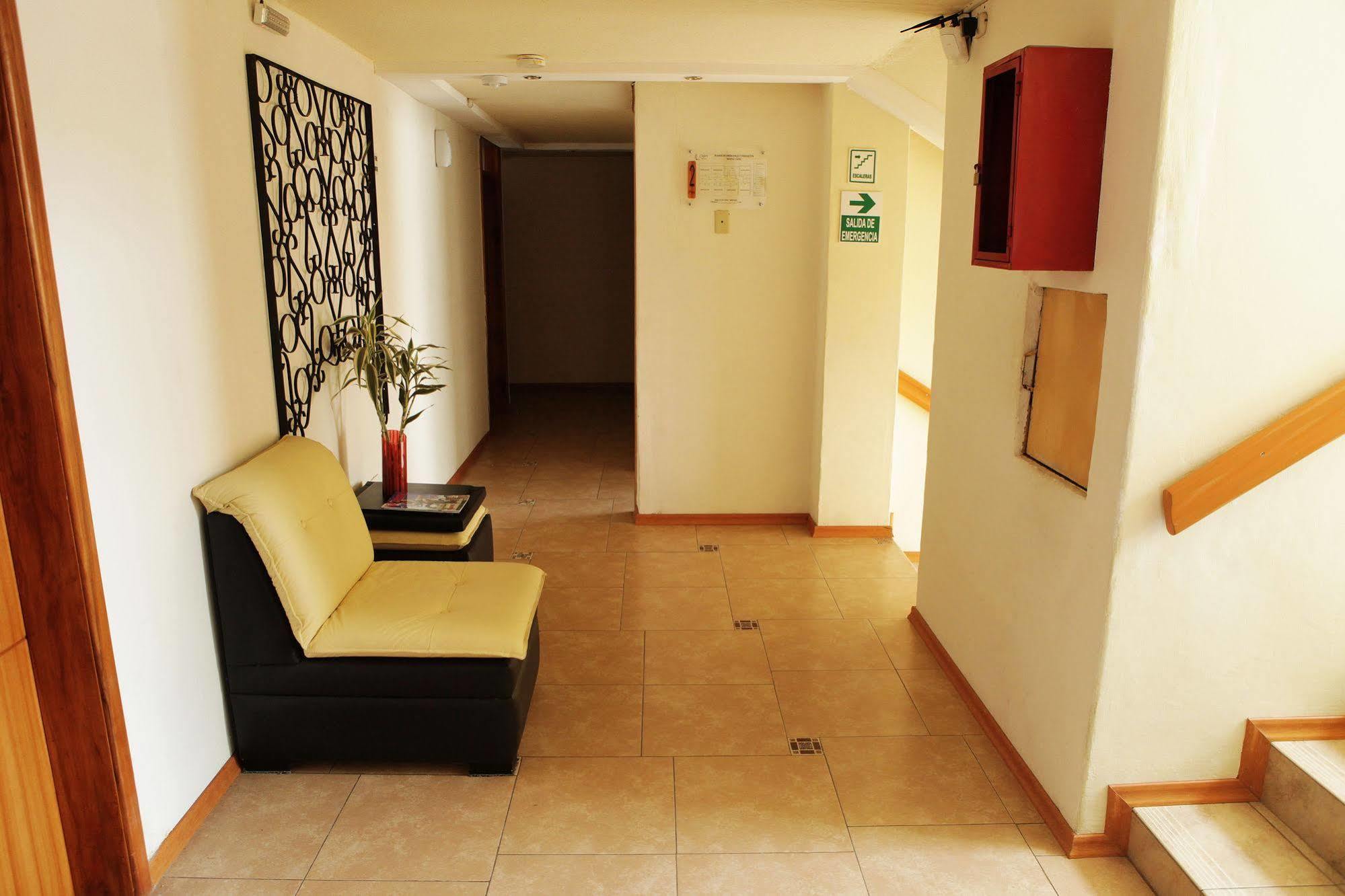 Hostal Capri กีโต ภายนอก รูปภาพ