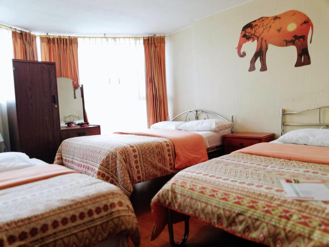 Hostal Capri กีโต ภายนอก รูปภาพ