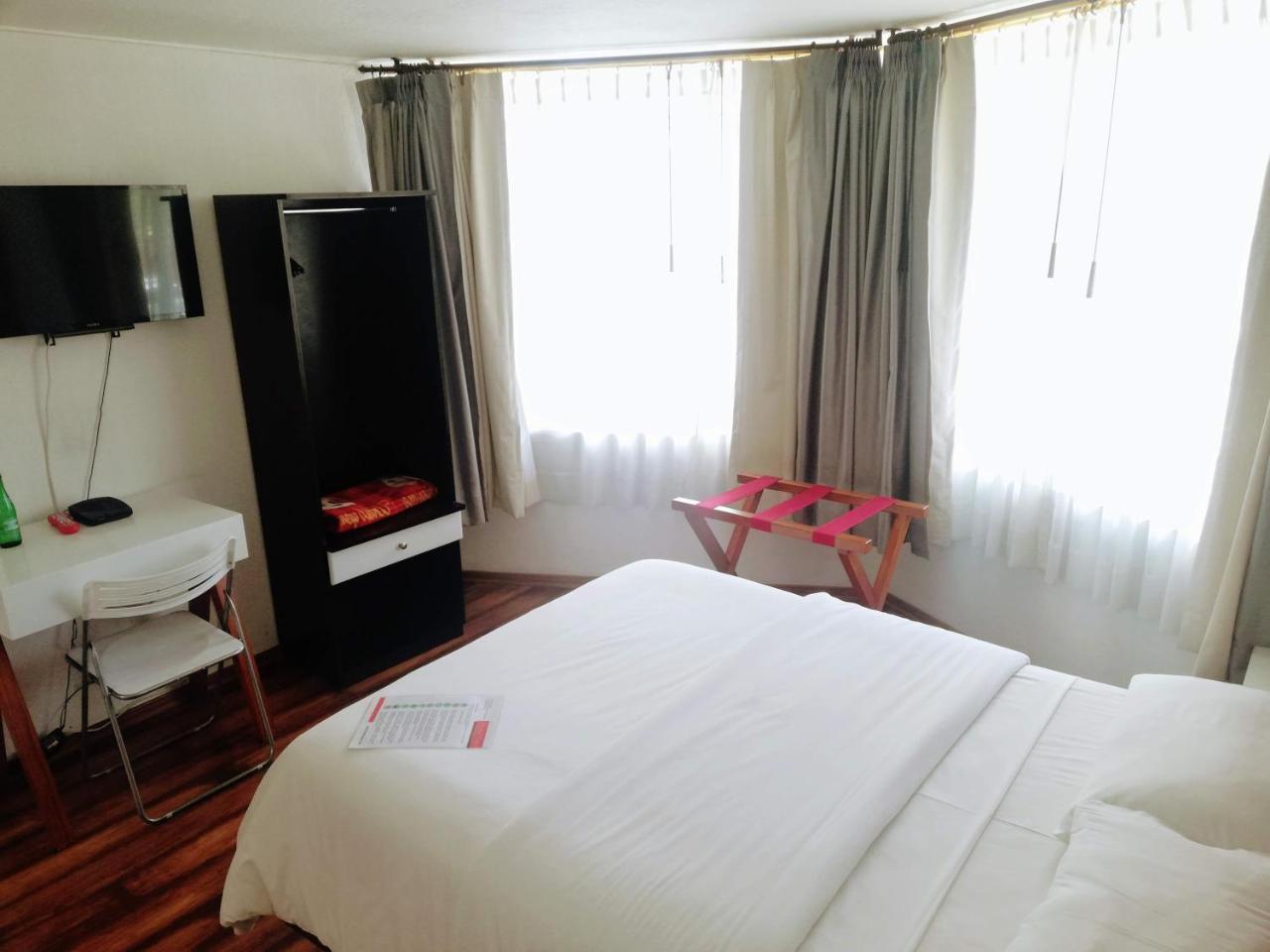 Hostal Capri กีโต ภายนอก รูปภาพ