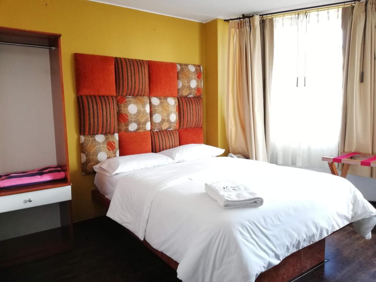 Hostal Capri กีโต ภายนอก รูปภาพ