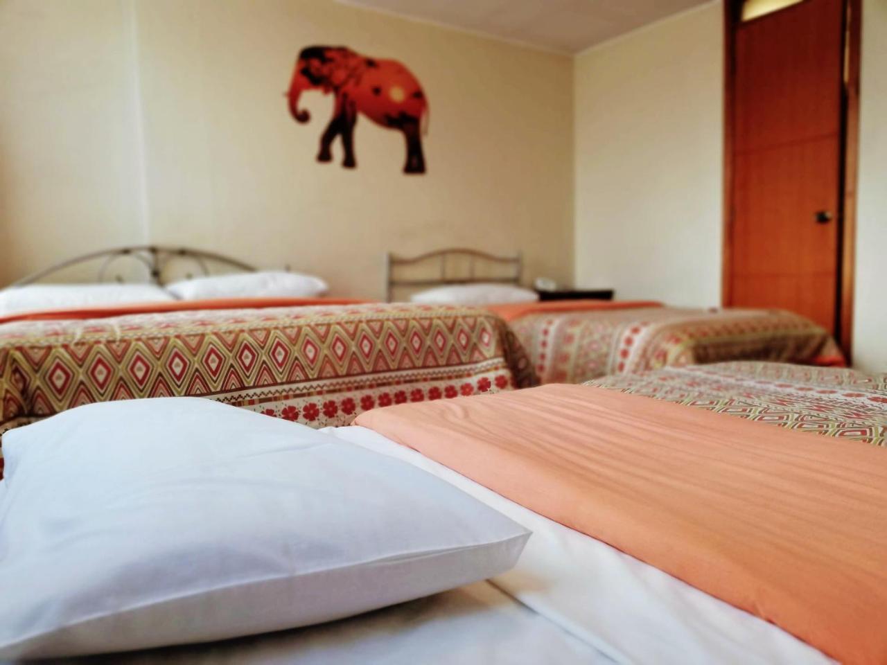 Hostal Capri กีโต ภายนอก รูปภาพ